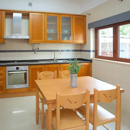 Vila Meriteluna Parede